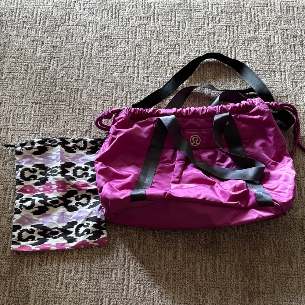 lululemon athletica Magenta Drawstring yoga duffle with Black Straps